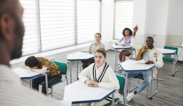 How many questions are on the SC-200 exam?