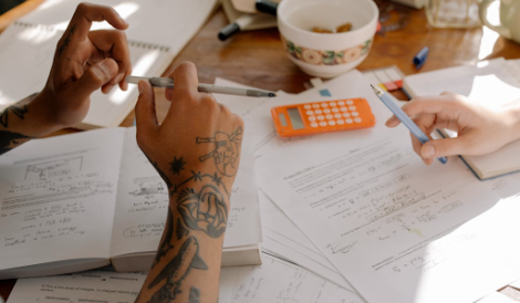 How long is the MB-910 exam?